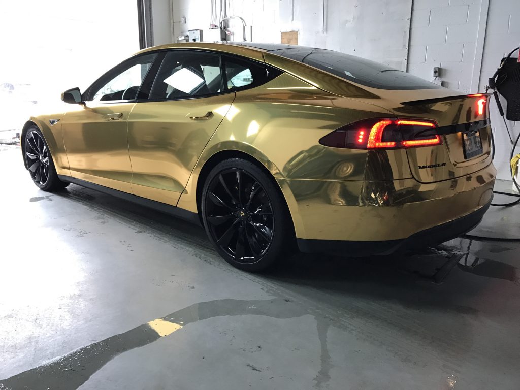 This chrome-gold Tesla Model S is glaringly gaudy - DroneRush