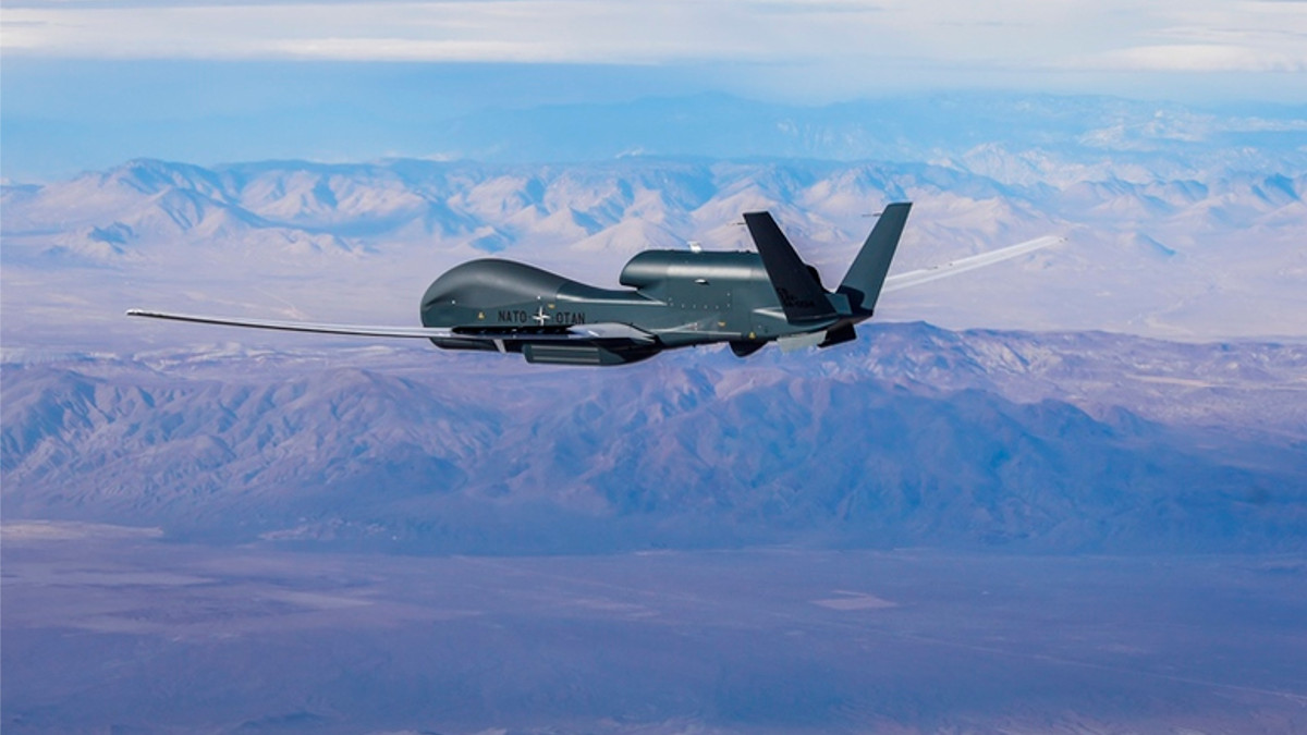 Tænk fremad trække sig tilbage Bevægelse Military drones - the new air force - Drone Rush