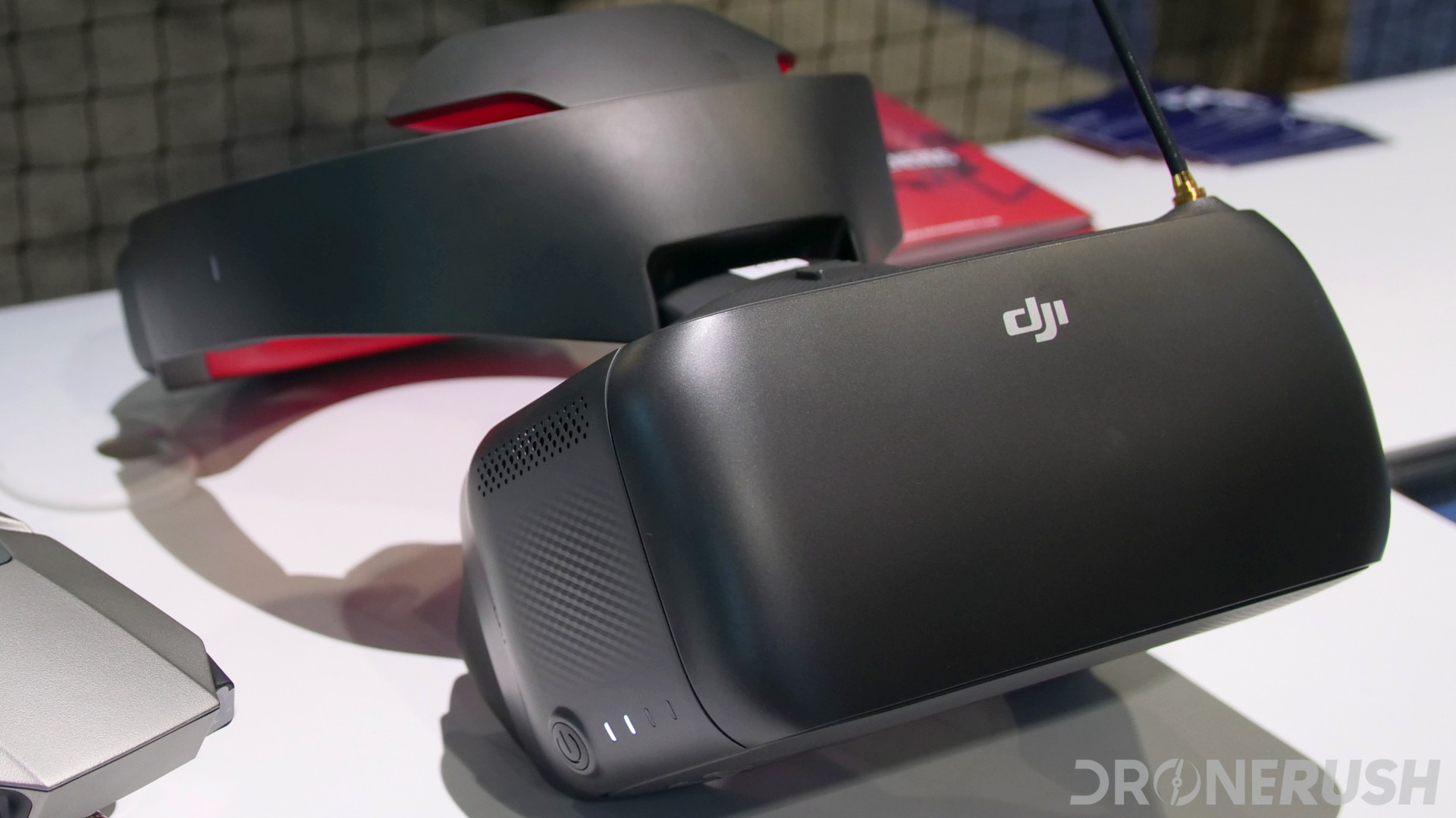 mandskab Dem Far DJI Goggles and the Mavic Pro - a clever VR headset - Drone Rush